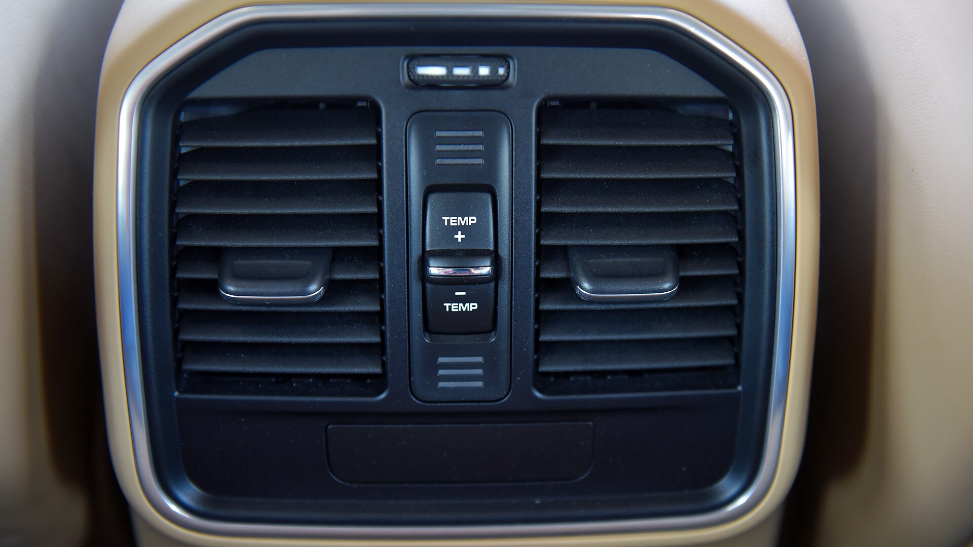 Porsche Macan 2016 R4 Interior